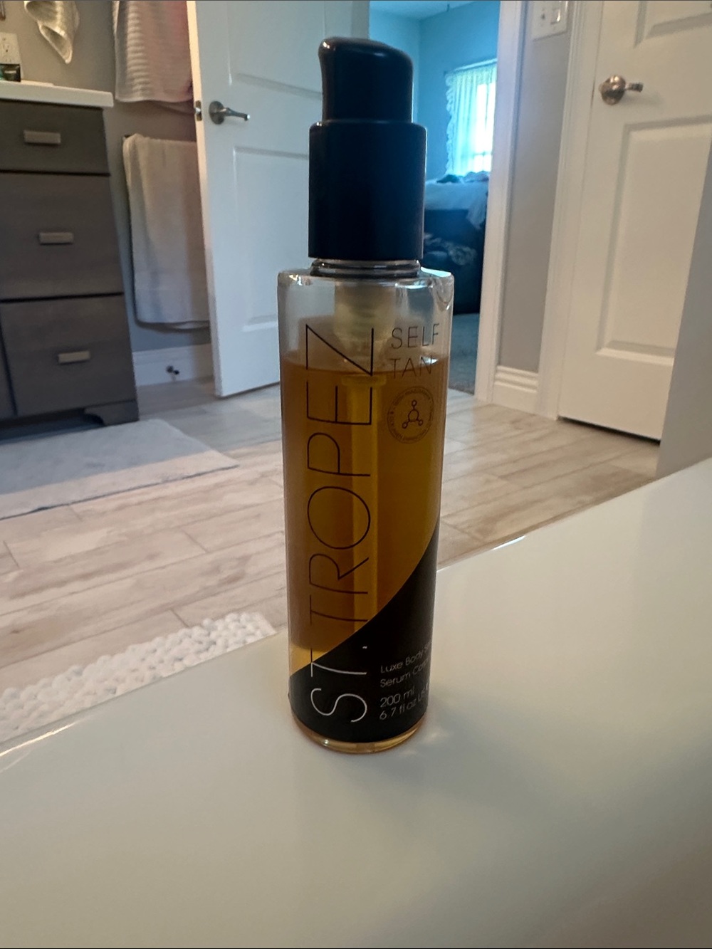 St. Tropez Self Tan Serum - Amber Gold Bottle